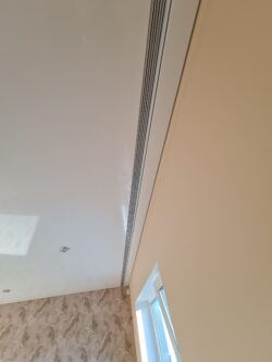 Venitatavasse laesse sisseehitatav kardinasiin (AK2)